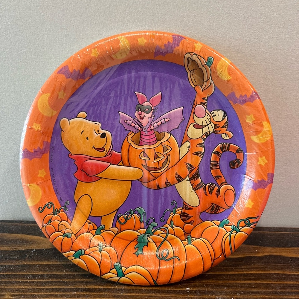Vintage Winnie the Pooh Halloween Paper Plates 90’s 6 3/4” Pumpkin Patch Fall
